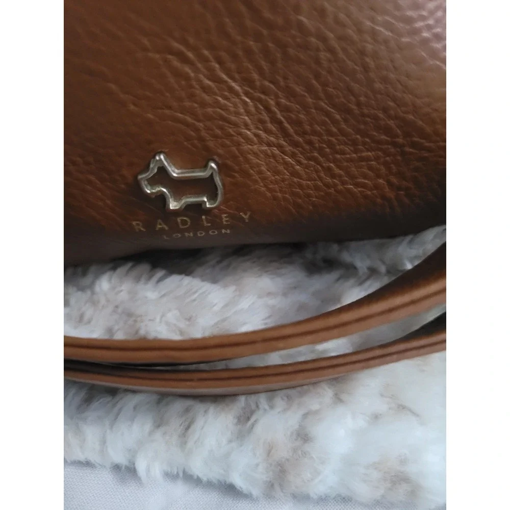 Radley London Tan Brown Pebbled Leather Crossbody Bag Messenger Scottie Dog Logo